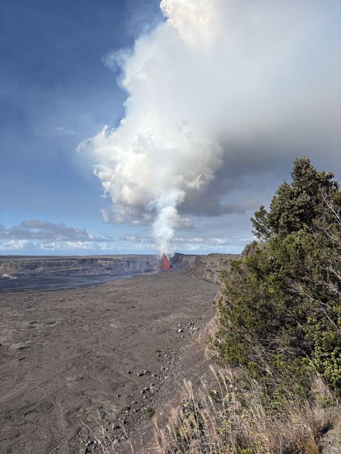 Lava fountain at Kīlauea