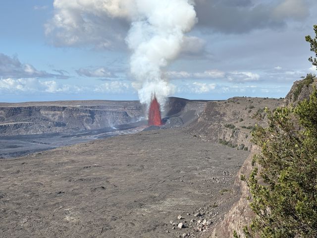 Lava fountain at Kīlauea