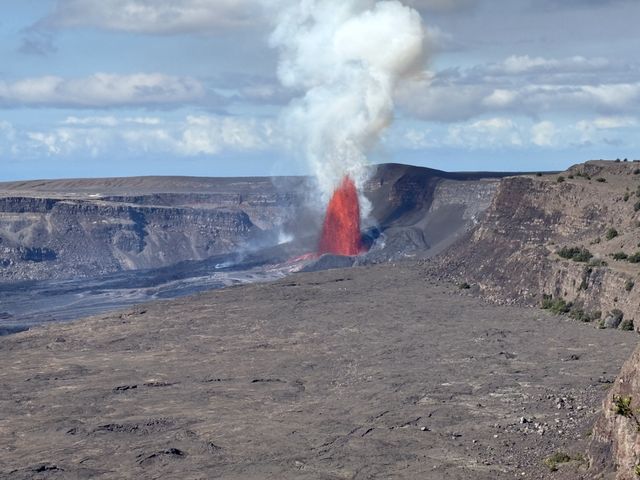 Lava fountain at Kīlauea