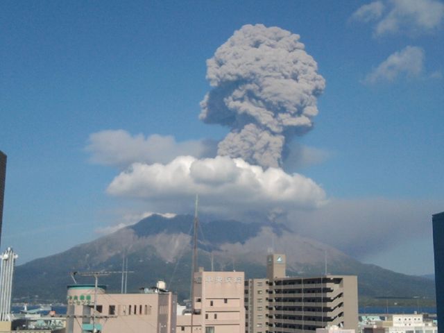 Sakurajima (38 minutes after Photo 1)